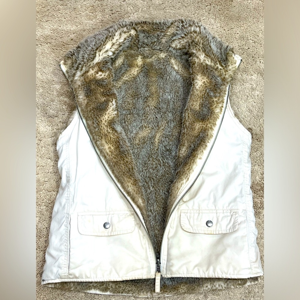 Reversible Fuax Fur Gap woman’s vest size S